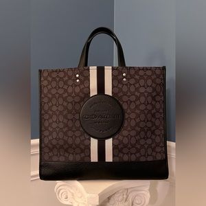 ✨NWOT✨COACH✨Dempsey Tote 40 jacquard w/stripe and Coach patch.